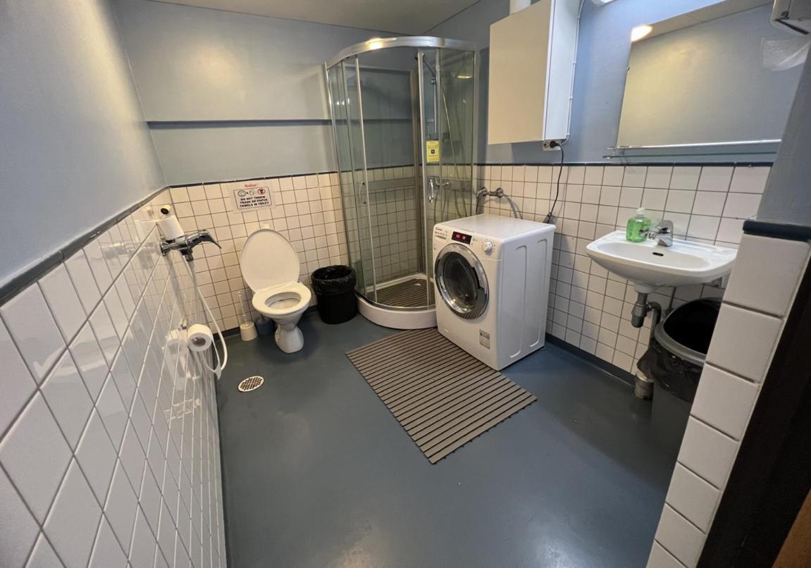 Hostelli Office House Services 219